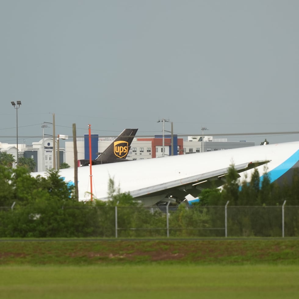 The Federal Aviation Administration (FAA) confirmed that it was 21 Air Flight 7598, a Boeing 767-300 cargo aircraft.