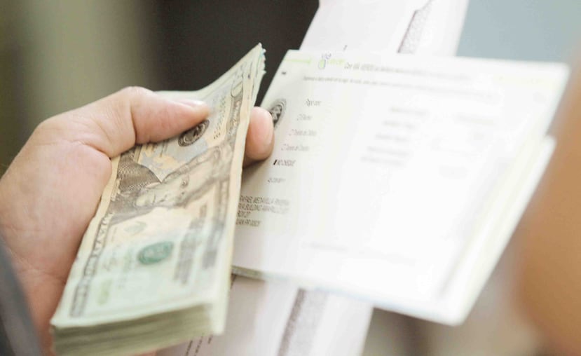 Los clientes que necesiten recibir algún tipo de servicio o reportar cualquier eventualidad pueden llamar al Centro de Servicio al Cliente al 787-521-3434 o acceder el portal de la AEE (aeepr.com). (Archivo / GFR Media)