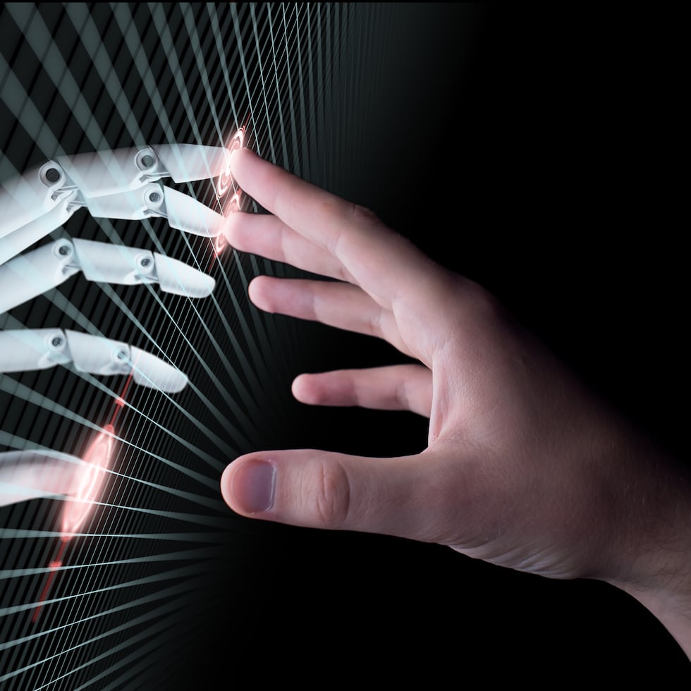 A medida que le solicitamos crear nuestro trabajo desde cero, debilitamos nuestra capacidad de análisis y el poder sostener la incomodidad de crear, afirma Lucía Betancourt.