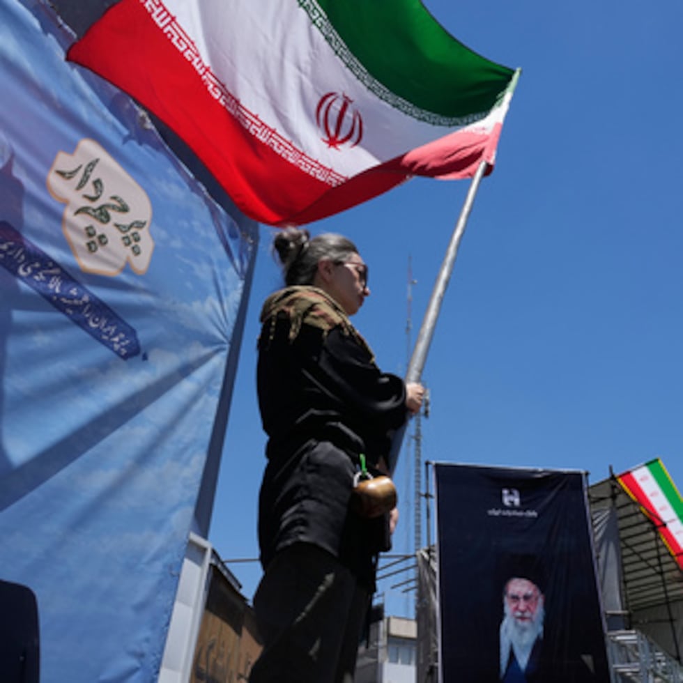 El acuerdo establece que Estados Unidos garantizaría al menos $300,000 millones para la reconstrucción de Irán.