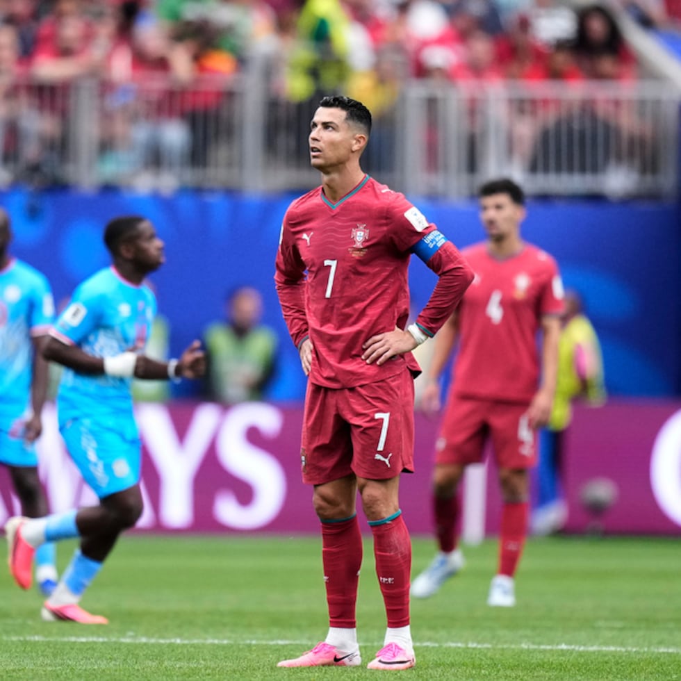Cristiano Ronaldo, de Portugal, reacciona durante el partido del Grupo K de la Copa Mundial de la FIFA entre Portugal y la República Democrática del Congo.
