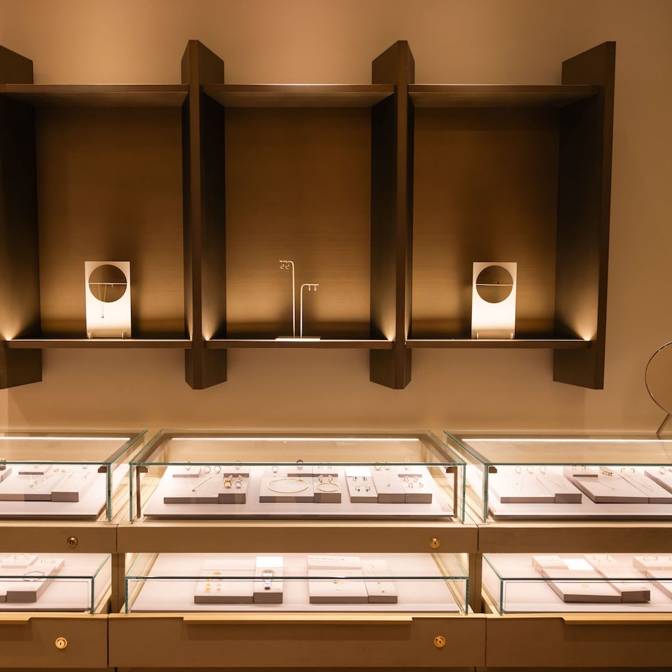 Por el momento, apuntó Suárez, la tienda cuenta con colecciones que han lanzado en España.