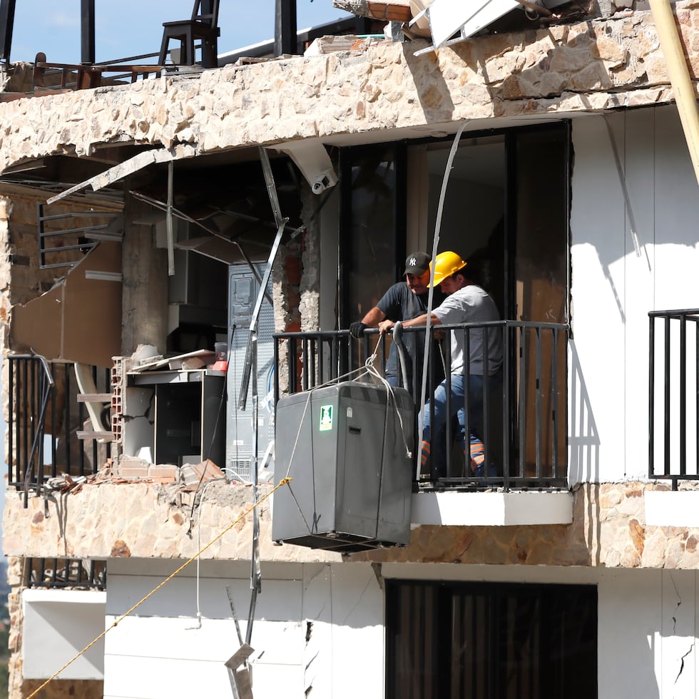 El terremoto ha dejado, hasta este sábado, 294 fallecidos, 3,935 heridos y 320 desaparecidos