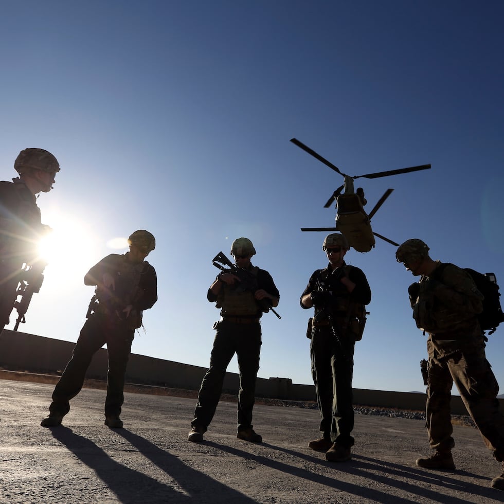 La base aérea Andrews confirmó en un comunicado que partes de las instalaciones en Maryland fueron evacuadas después de que se abriera el paquete “sospechoso”.