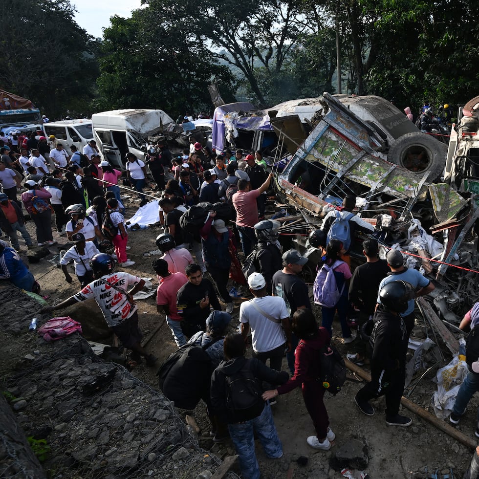 Videos que circulan en redes sociales muestran restos de las víctimas esparcidos por el suelo.
