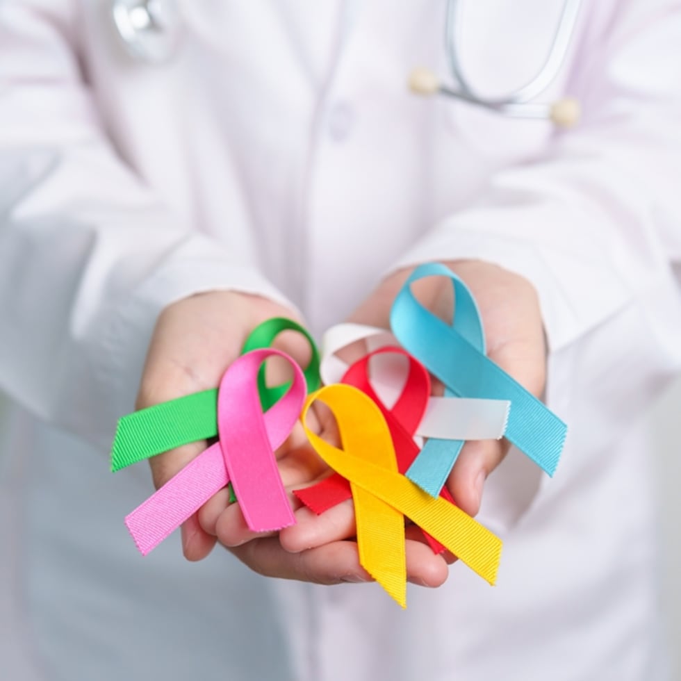 Aunque la mortalidad por cáncer ha disminuido significativamente, el informe destaca que hasta un 40% de los casos de cáncer en adultos son prevenibles.