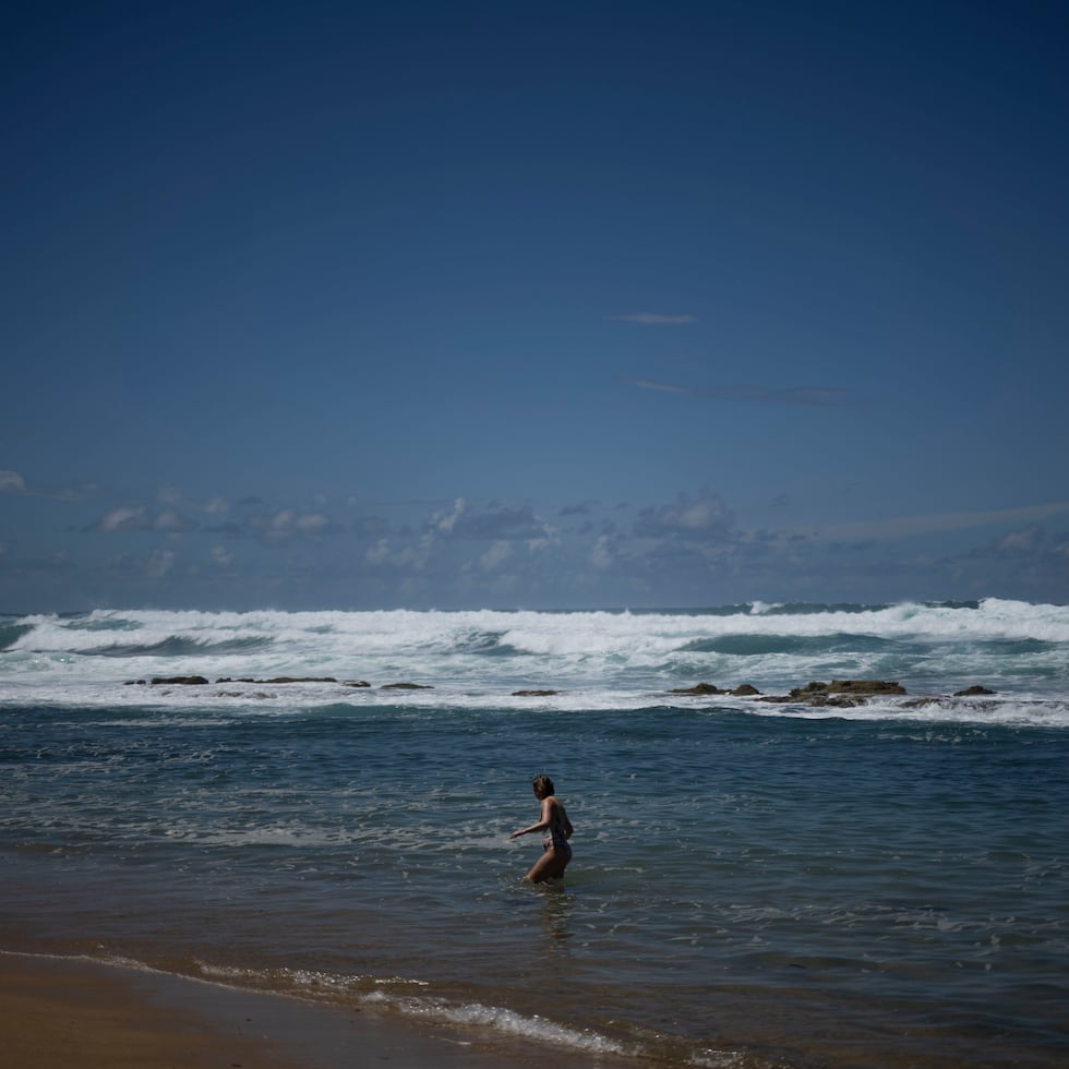 El meteorólogo exhortó al público a mantenerse atento a cualquier cambio en los pronósticos.