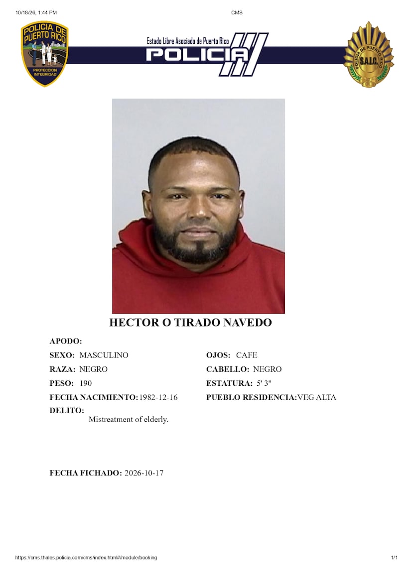 Héctor O. Tirado Navedo, de 43 años, enfrenta cargos por presuntamente agredir a una persona de 62 años durante un altercado en un establecimiento comercial de Vega Alta.