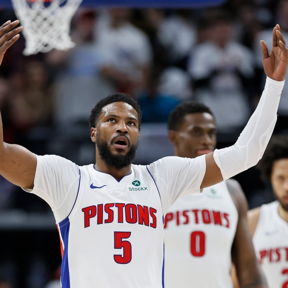 En foto del primero de mayo del 2025, el base de los Pistons de Detroit Malik Beasley celebra en el duelo ante los Knicks de Nueva York. (AP Foto/ Duane Burleson, Archivo)