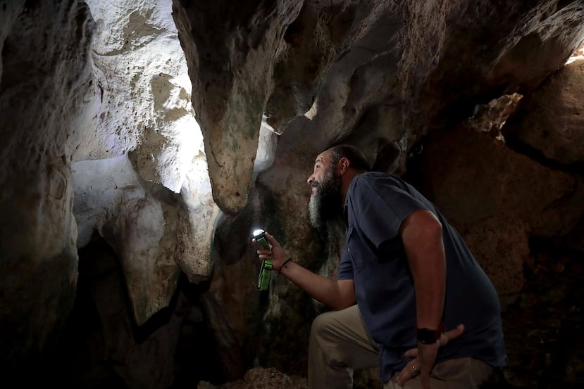 Según el arqueólogo Reniel Rodríguez Ramos, "La Cueva del Abono" se llama así por ser una de las tantas empleadas para la explotación del guano con el fin de usarlo como fertilizante en la agricultura.