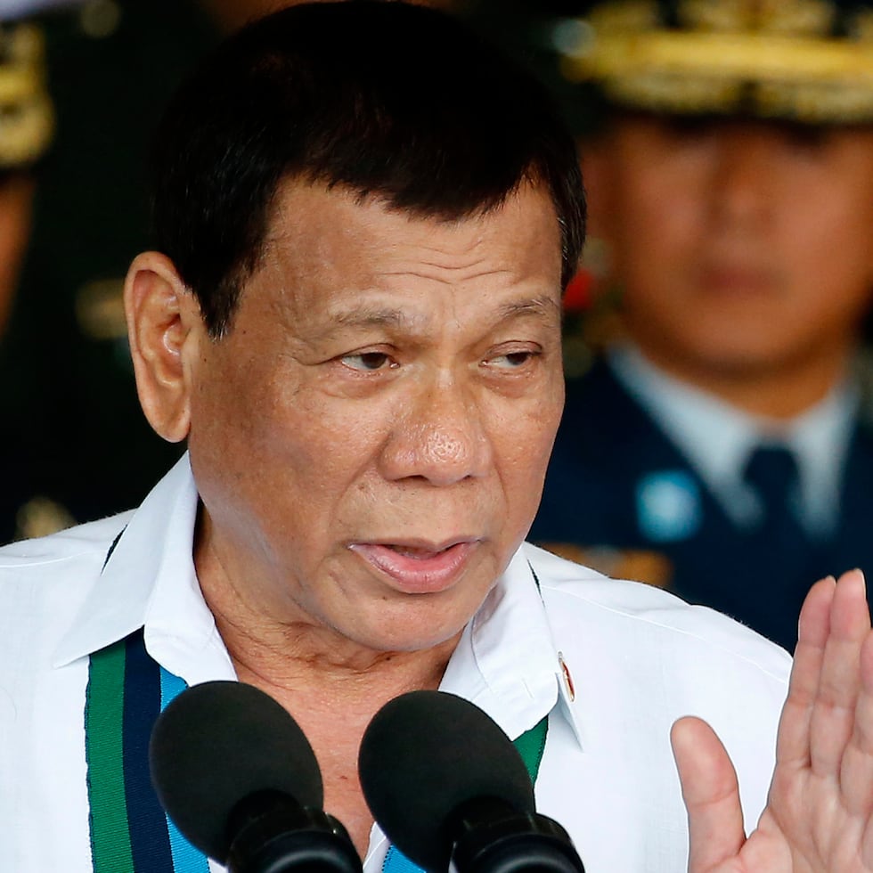 El presidente filipino Rodrigo Duterteenfrenta cargos de crímenes de lesa humanidad por su presunta participación en decenas de asesinatos como parte de su llamada guerra contra las drogas durante su mandato, primero como alcalde de una ciudad del sur y posteriormente como presidente.