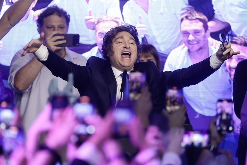 El presidente de Argentina, Javier Milei, habla tras conocer los resultados de las elecciones legislativas este domingo, en Buenos Aires.