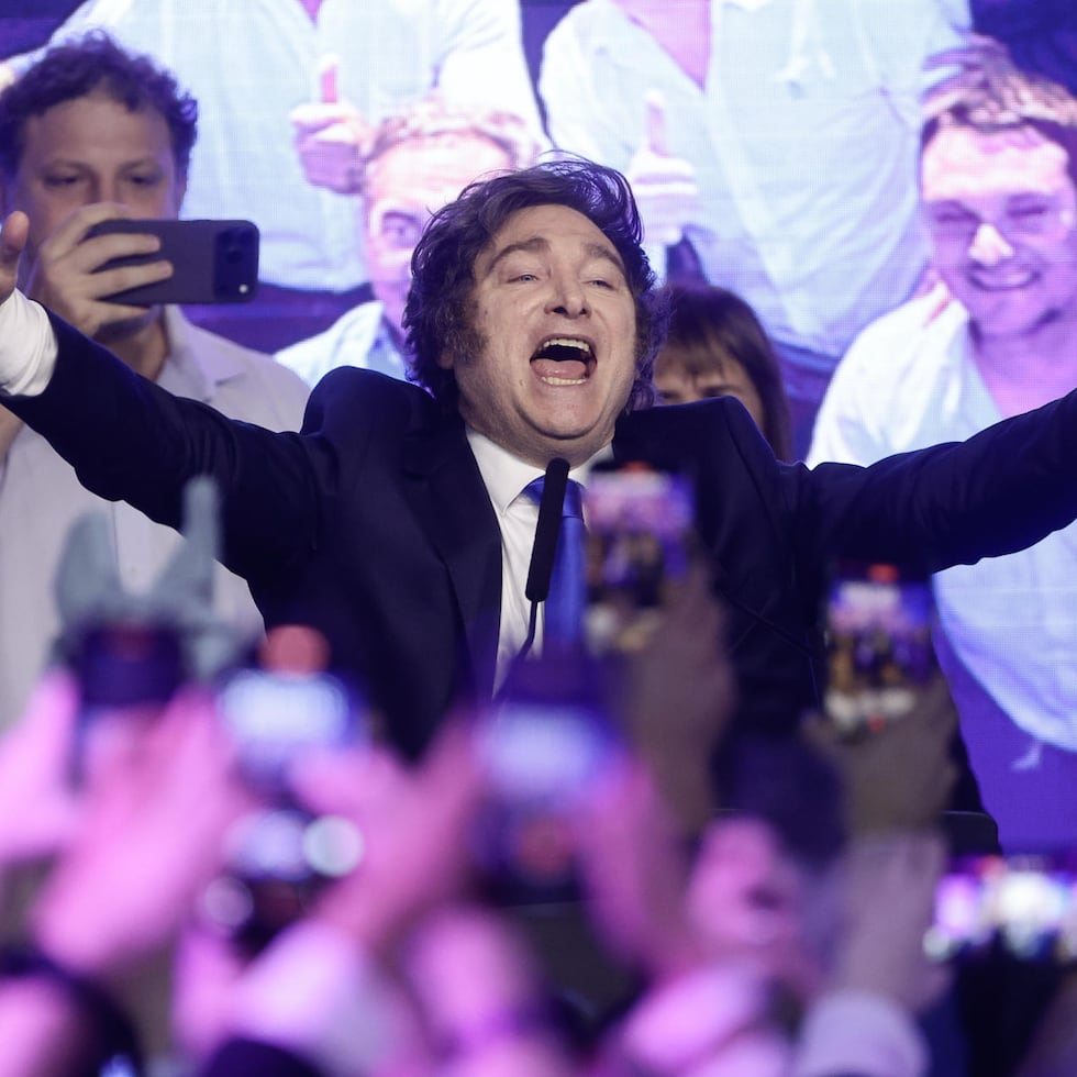 El presidente de Argentina, Javier Milei, habla tras conocer los resultados de las elecciones legislativas este domingo, en Buenos Aires.
