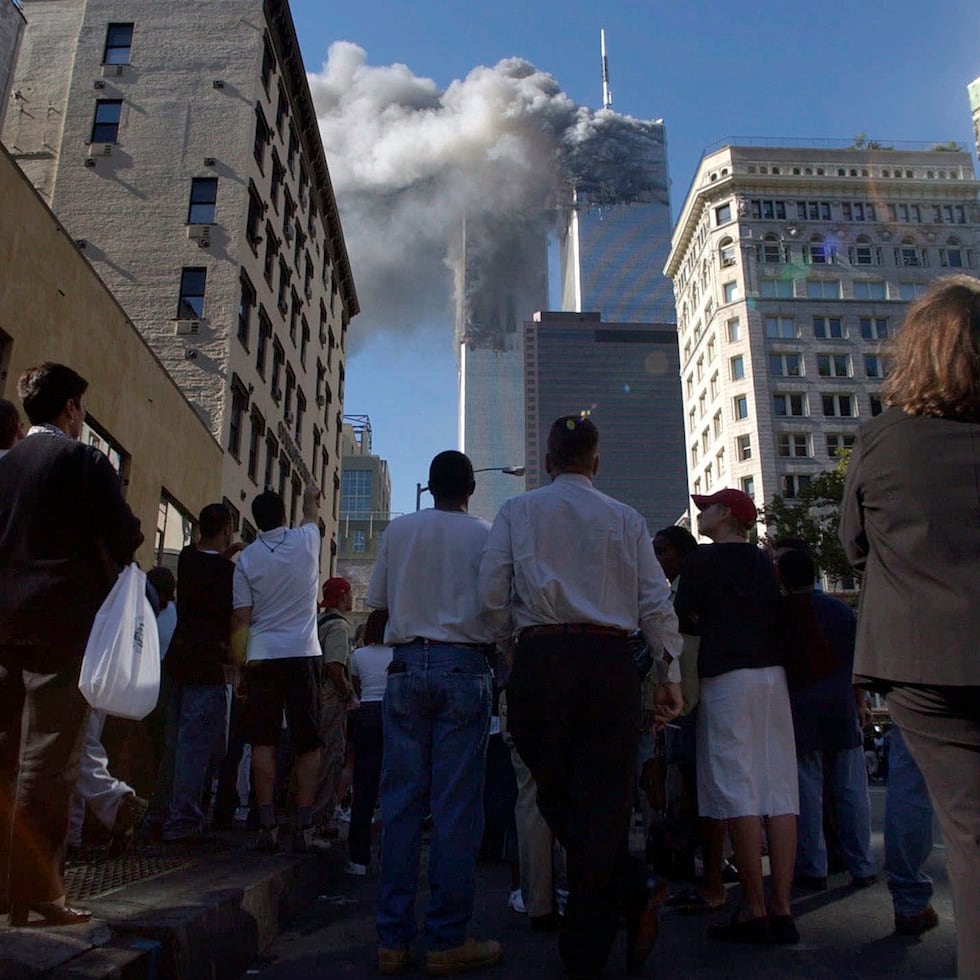 El 11 de septiembre de 2001, secuestradores vinculados al grupo terrorista Al Qaeda asumieron el control de aviones comerciales estadounidenses para estrellarlos contra las Torres Gemelas de Nueva York.