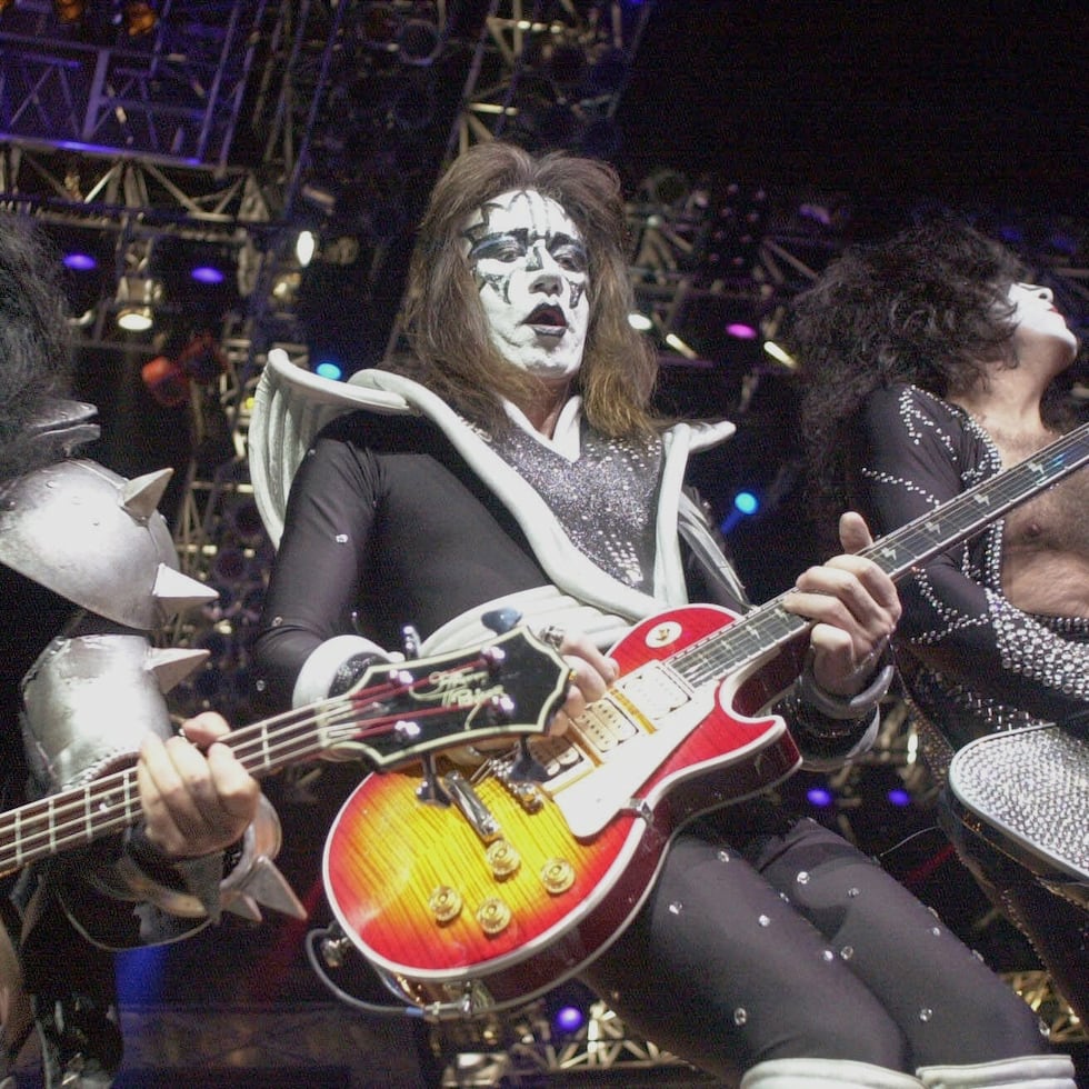 Frehley (al centro) y sus compañeros de banda fueron incluidos en el Salón de la Fama del Rock and Roll en 2014.