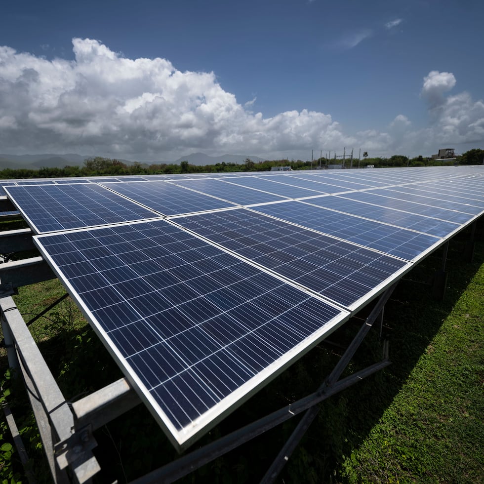 Los proyectos aprobados añadirían más de 1,300 megavatios en capacidad fotovoltaica y otros 1,300 en almacenamiento en baterías.