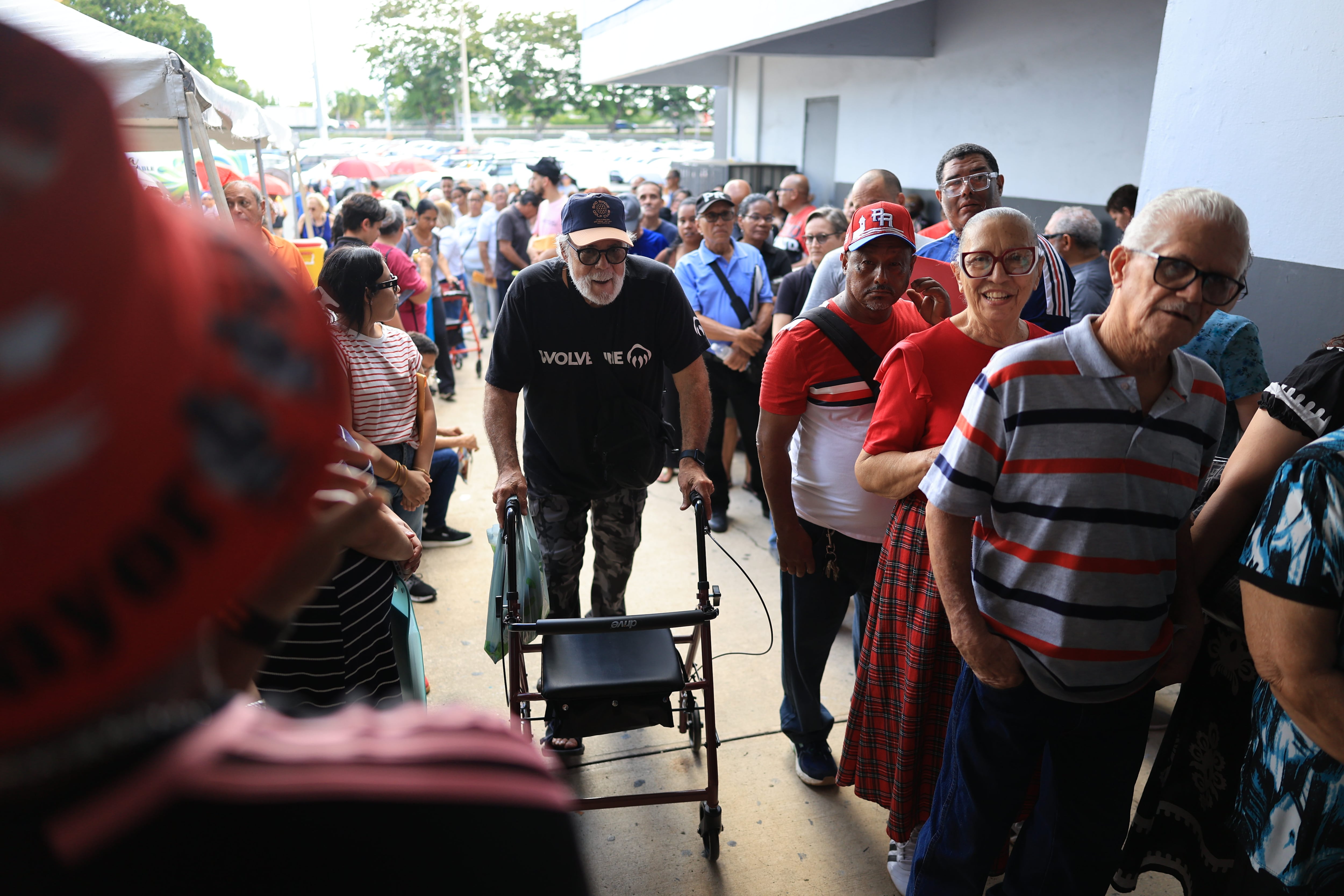 Imagen de la cobertura de: Cerca de 1,500 personas acuden a jornada del PAN en San Juan tras fallas en el sistema