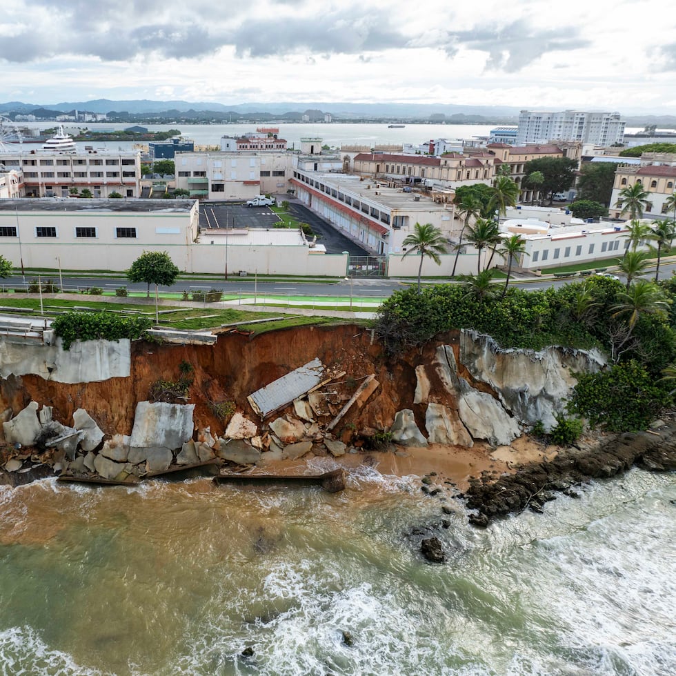 Tras sobrevivir retos judiciales, el Paseo de Puerta de Tierra fue inaugurado, en octubre de 2016, por la administración de Alejandro García Padilla, pero el huracán María, en septiembre del año siguiente, y posteriores eventos de marejadas aceleraron el deterioro de la estructura.