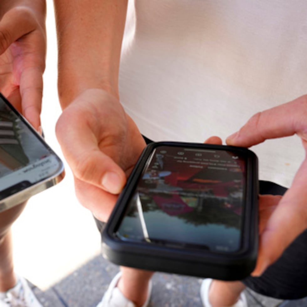 Australia, el Reino Unido, Turquía, Indonesia y otros países han prohibido que los menores de 16 o 15 años utilicen plataformas como TikTok, YouTube e Instagram.
