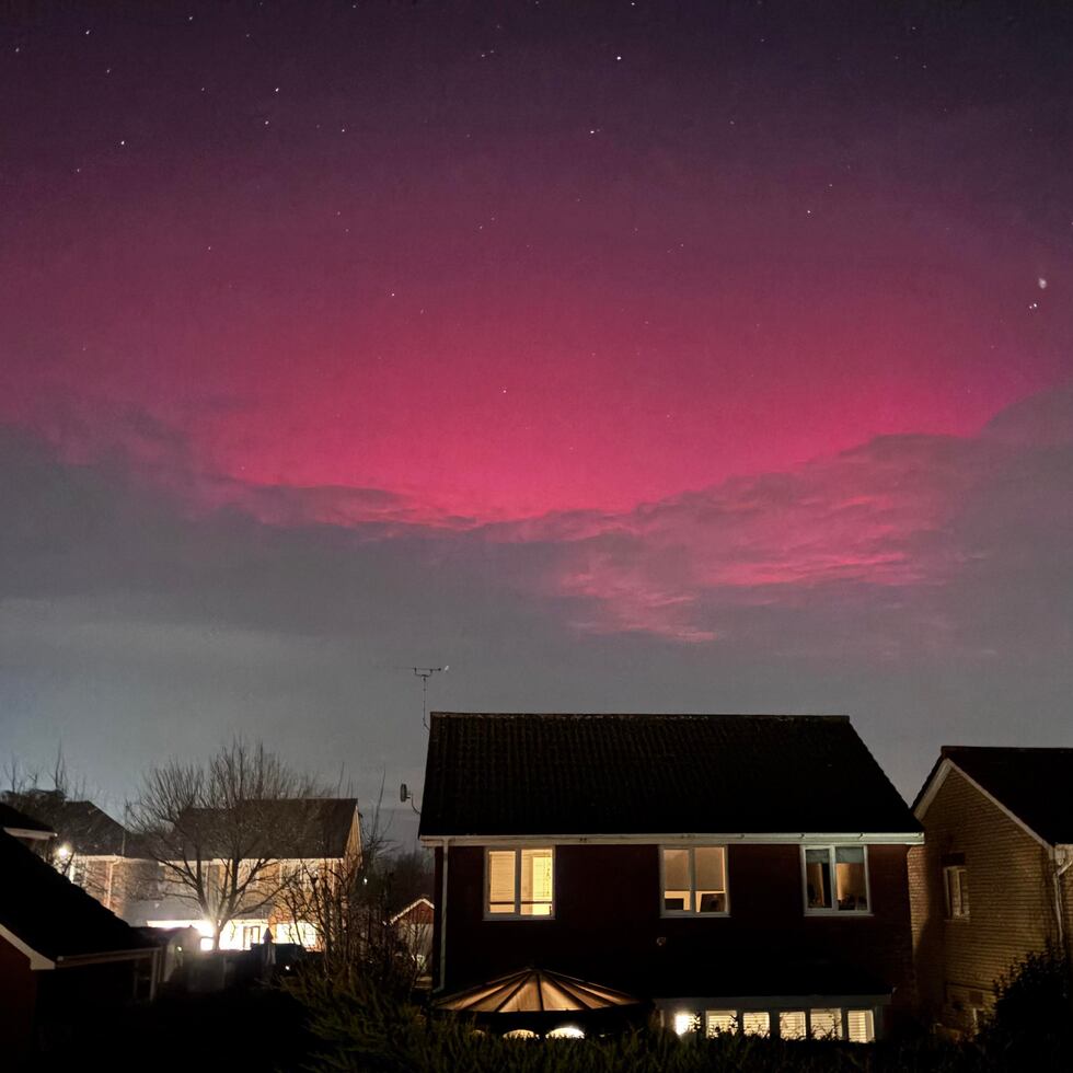 Las tormentas geomagnéticas que pueden dar lugar a llamativas auroras boreales también pueden interferir con las operaciones de satélites, las comunicaciones por GPS y otras infraestructuras, de acuerdo con el Servicio Geológico de Estados Unidos.