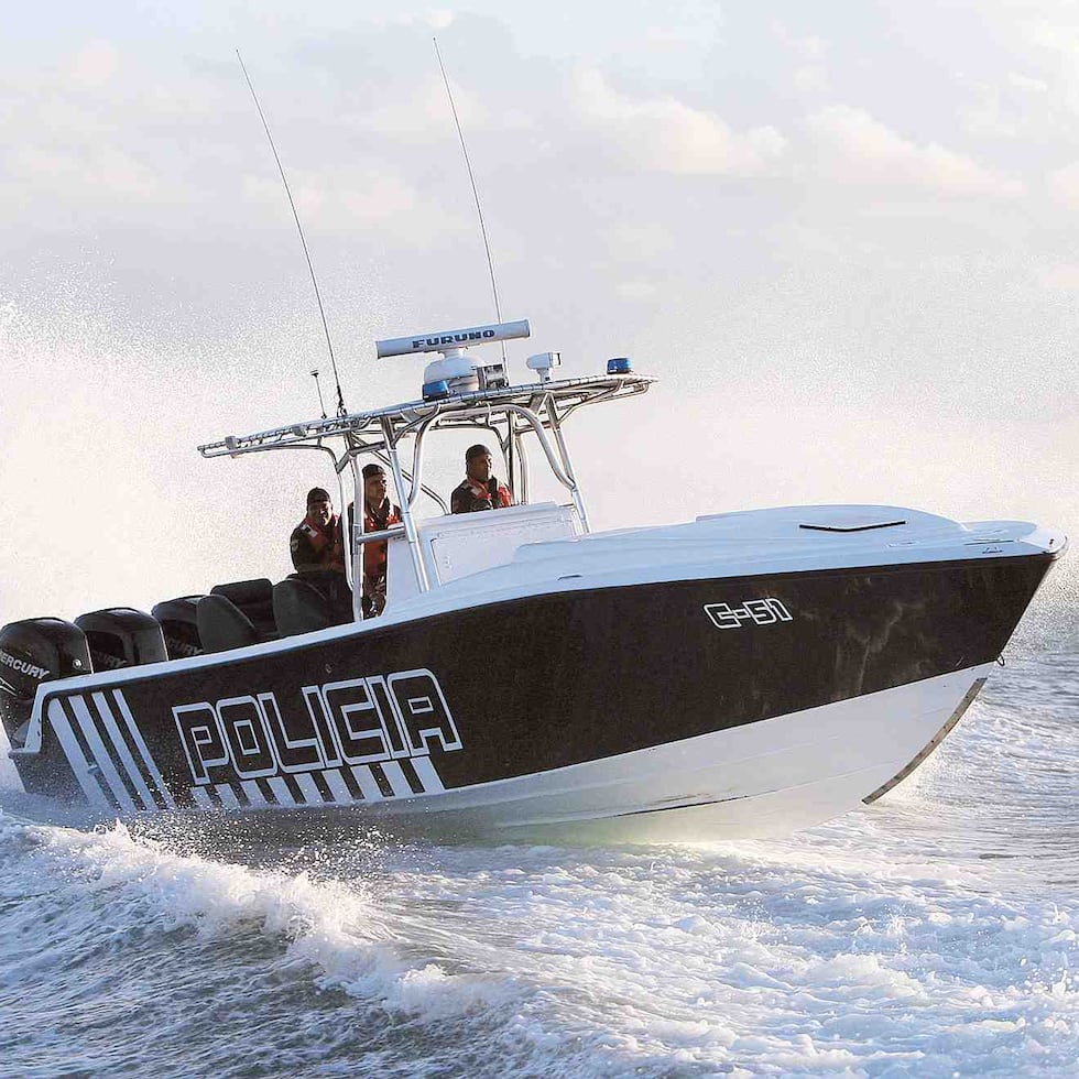 La Unidad Marítima y oficiales de otras divisiones intentaban encontrar a los ocupantes de la yola que se dieron a la huida.