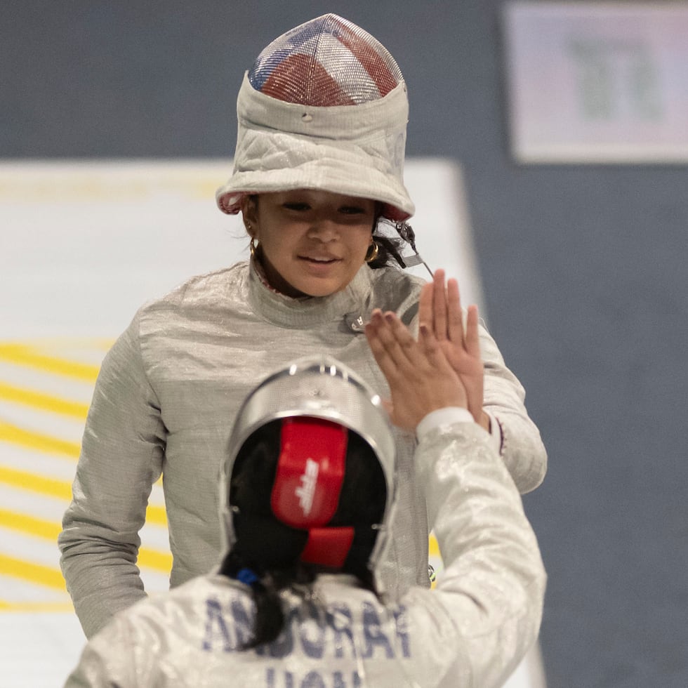 Gabriela Hwang debutó en los Juegos Centroamericanos y del Caribe con una medalla de plata en sable.