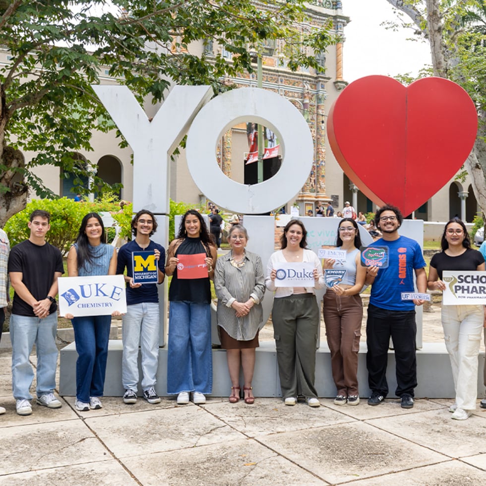 Sobre estas líneas, estudiantes y administradores del ahora desaparecido programa RISE en el Recinto de Río Piedras de la Universidad de Puerto Rico.