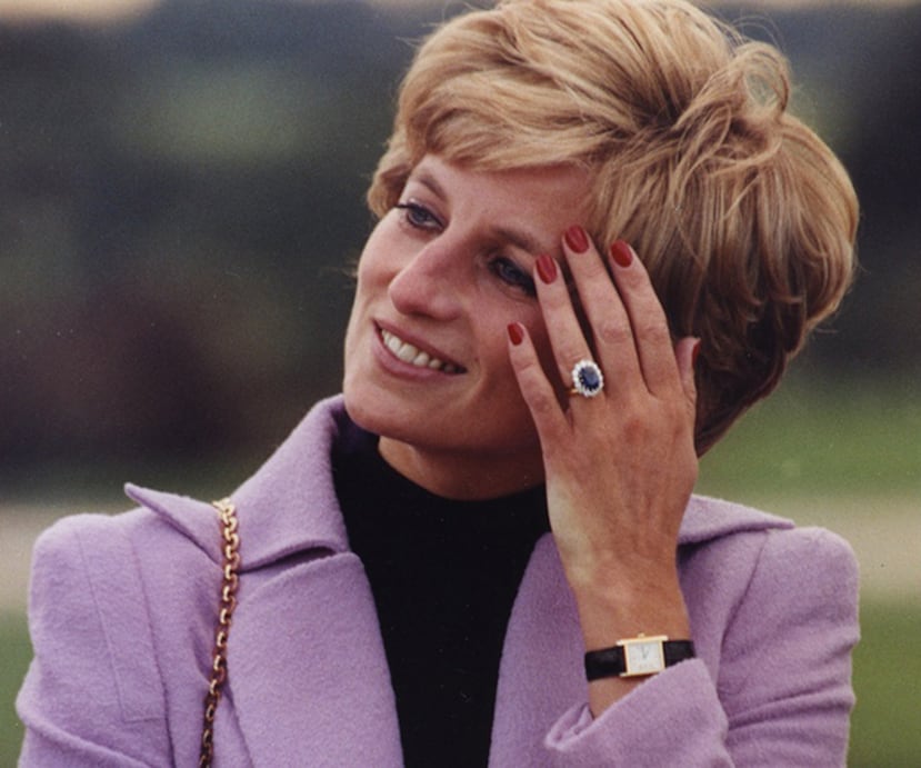 Lady Di, en una imagen de archivo, con su reloj Cartier Tank. (Cartier)