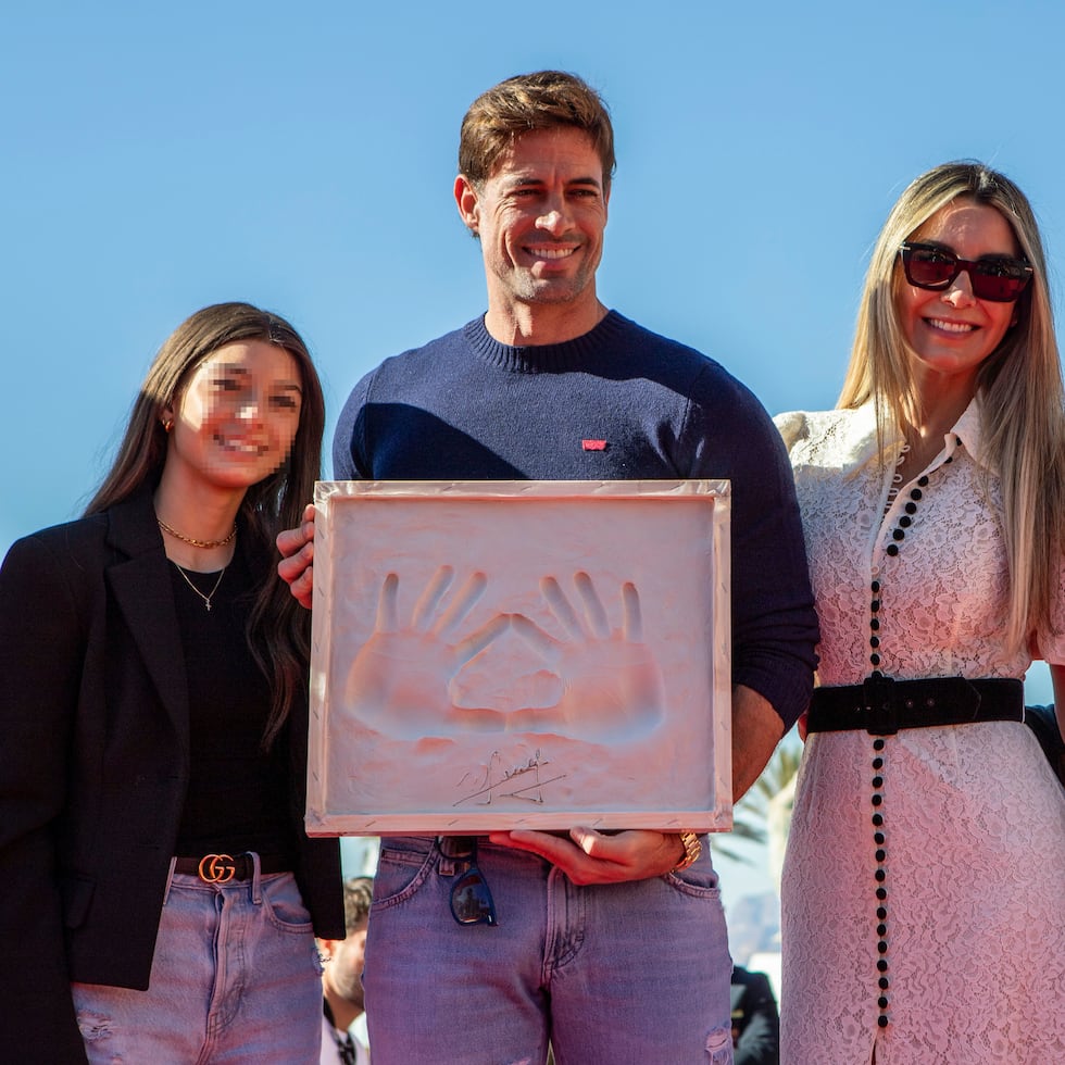 El actor de origen cubano William Levy, junto a su exesposa e hijos.