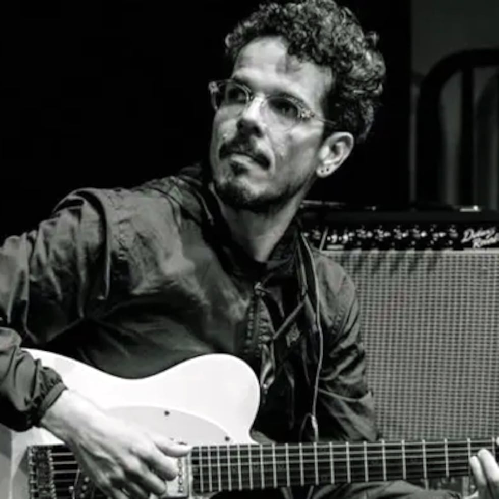 Bayoán Ríos es músico, compositor, multiinstrumentista y educador.