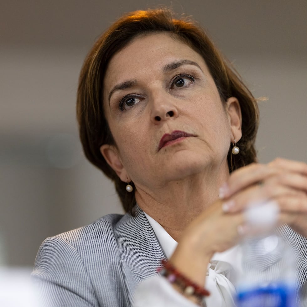 Jordán Conde defendió que la selección de una aseguradora debe pasar por los procedimientos administrativos correspondientes debido a que la Universidad sufraga este beneficio con fondos públicos.