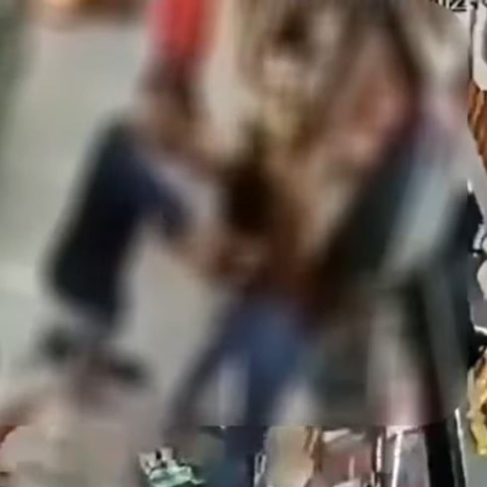 El agresor la atacó por la espalda y por la parte derecha de su cuerpo