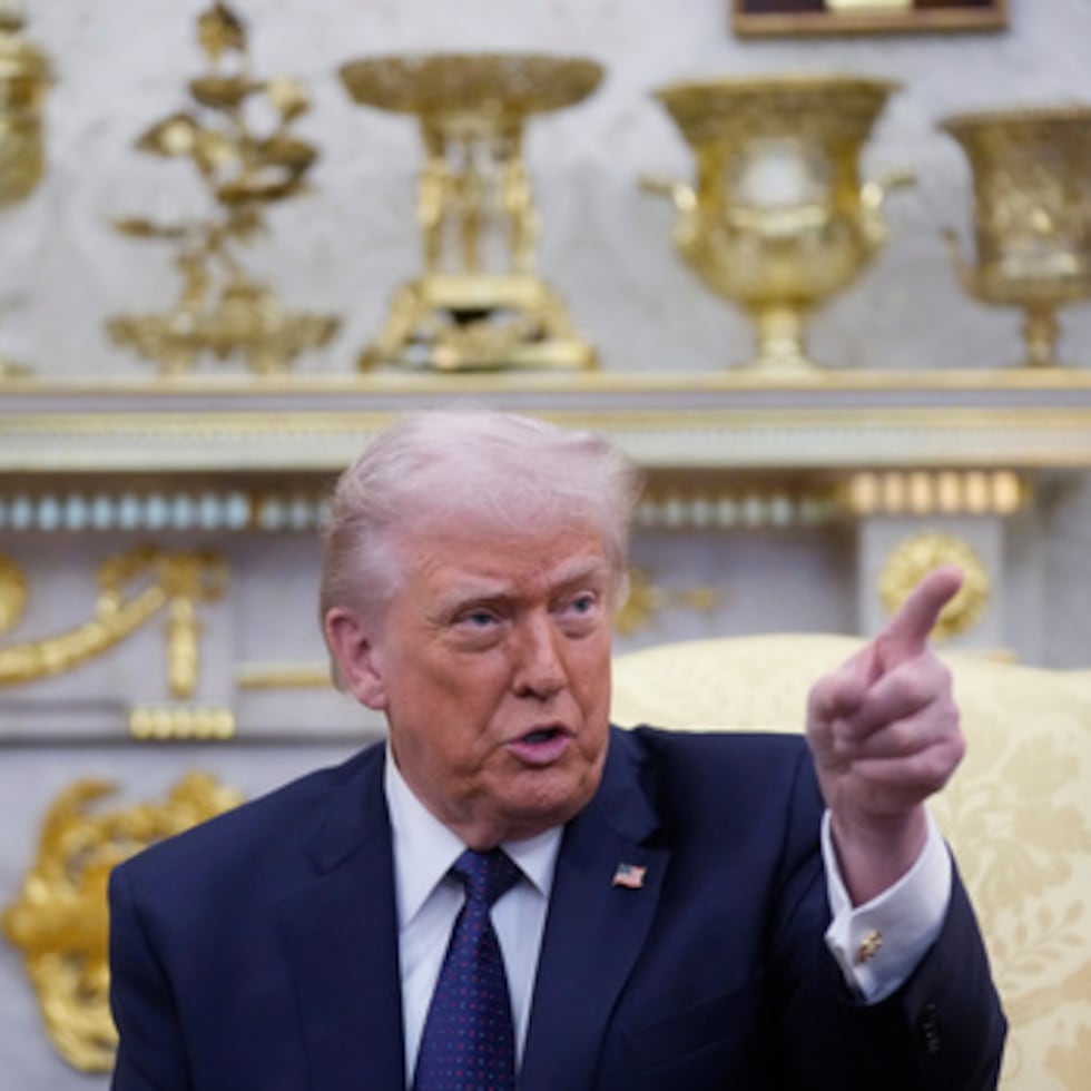 El presidente Donald Trump habla durante una reunión con el canciller alemán Friedrich Merz en el Despacho Oval de la Casa Blanca, el martes 3 de marzo de 2026, en Washington.