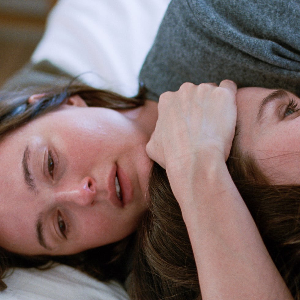 Renate Reinsve, a la izquierda, e Inga Ibsdotter Lilleaas, a la derecha, protagonizan la película "Sentimental Value".