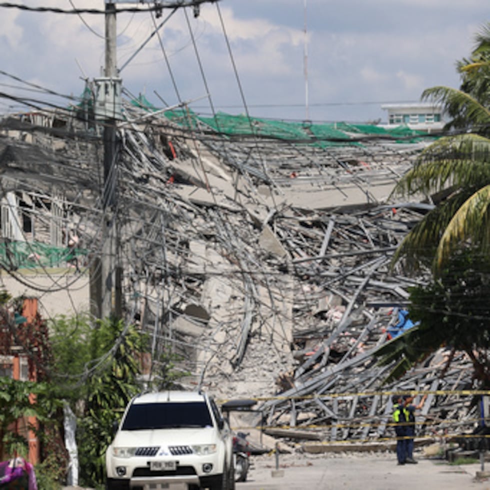El edificio se derrumbó tras una fuerte tormenta en Angeles City, en la provincia de Pampanga.