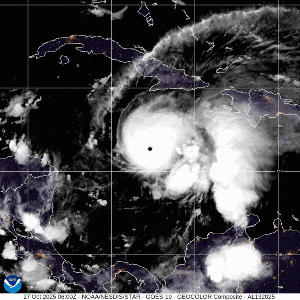 Imagen de satélite del huracán Melissa, ahora categoría 5, según la NOAA.