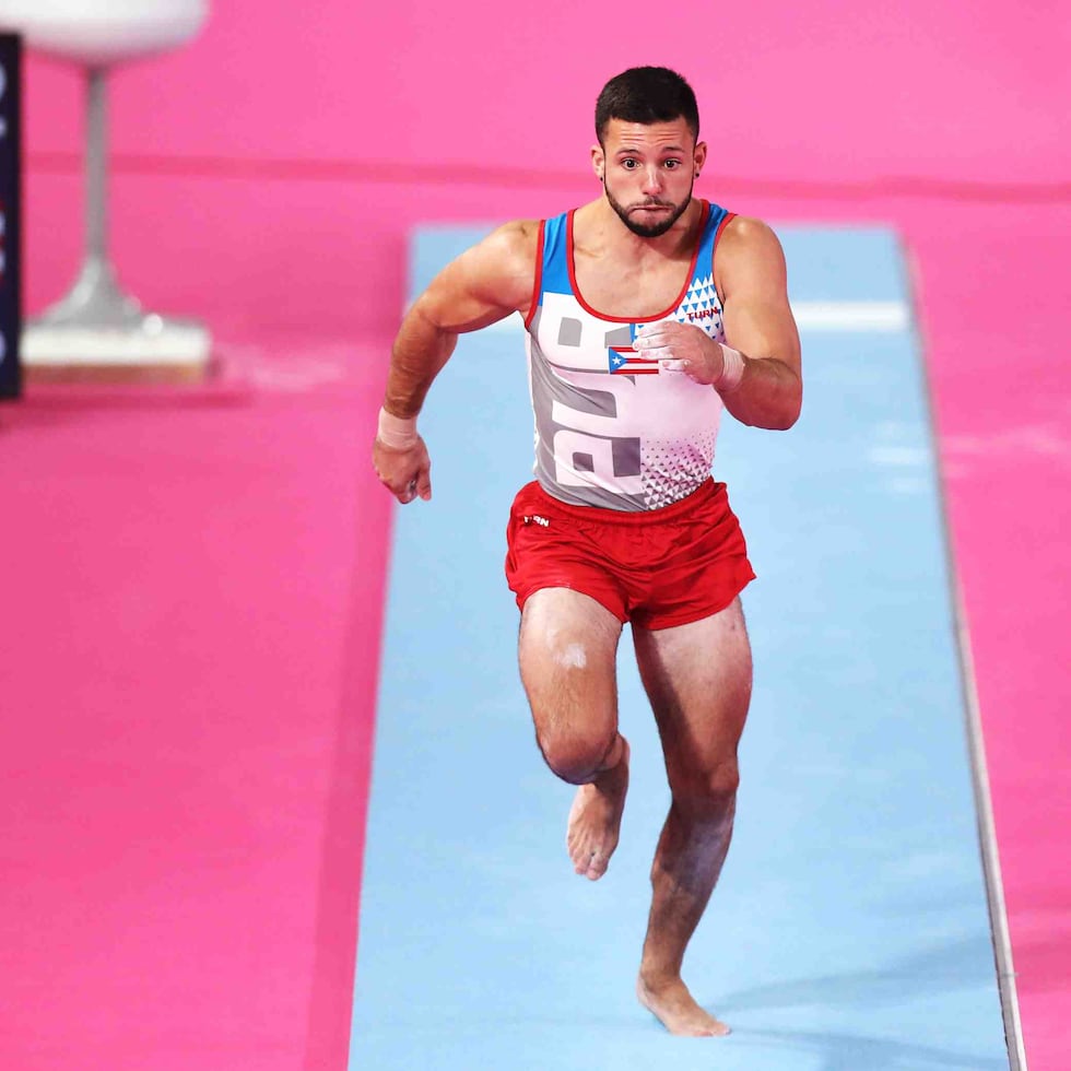 José "Gussy" López viene de ganar medalla de bronce en piso y una presea de plata por equipos en los Juegos Santo Domingo 2026.