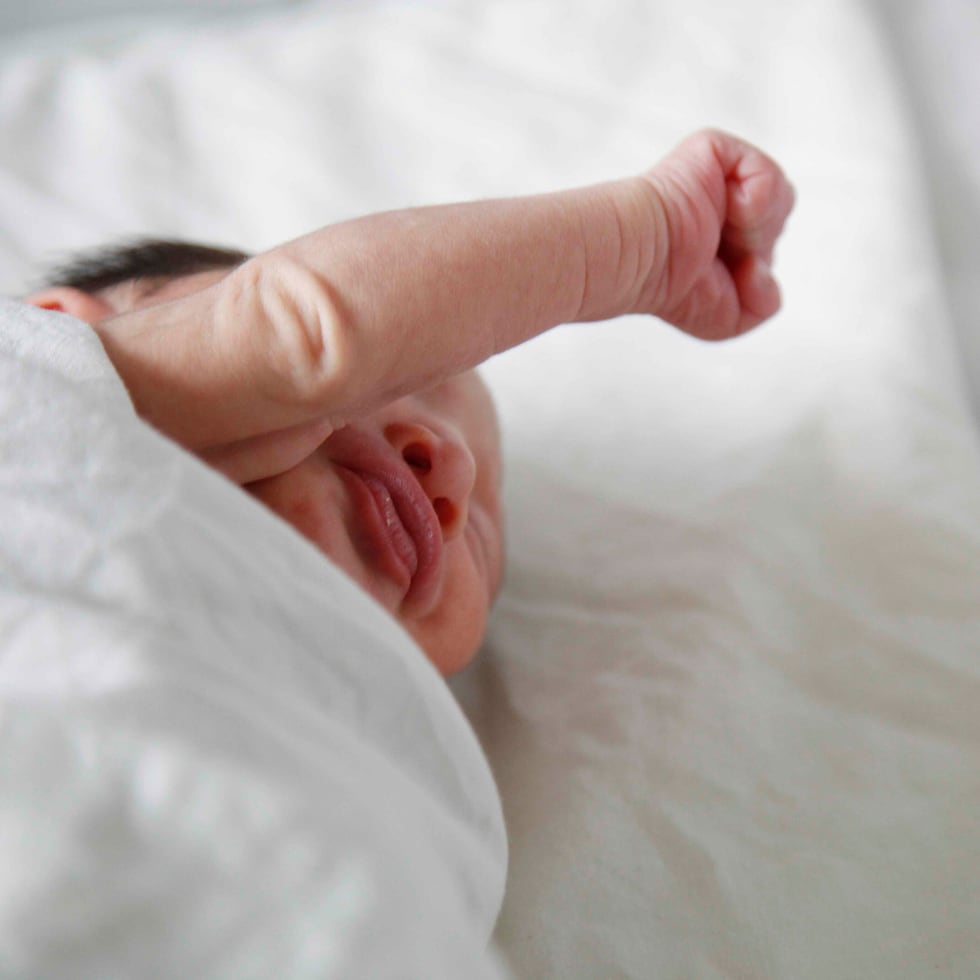 Durante las últimas décadas, las tasas de fecundidad han descendido de forma sostenida. Según el organismo internacional que promueve políticas públicas orientadas al crecimiento económico, la estabilidad y el bienestar social, el promedio de hijos por mujer en muchos países se encuentra por debajo del nivel de reemplazo poblacional, escribe Carlos Boria.