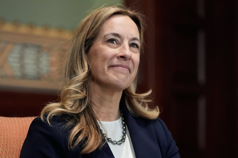 La gobernadora electa de Nueva Jersey, Mikie Sherrill, asiste a una sesión fotográfica en la oficina del gobernador en Trenton, Nueva Jersey, el miércoles 5 de noviembre de 2025.