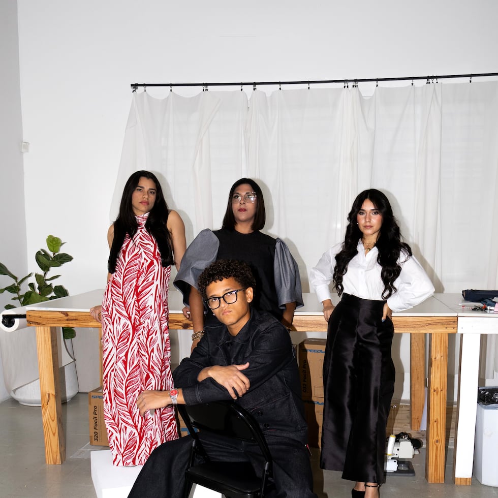 Génesis Batista, Víctor Morales, Virgie Nieves y Yaidelis Negrón fueron seleccionados por su profesora, la experimentada diseñadora Lilliam Landrón.
