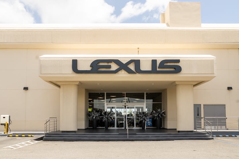 En julio del año 2000, la marca abrió su primera localidad en la avenida Kennedy, en la capital, al lado del local actual.