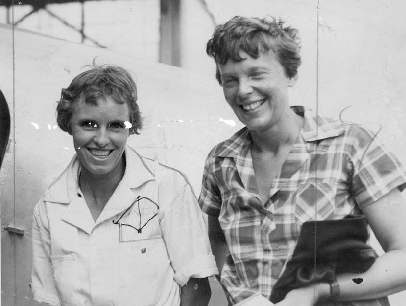 Clara Livingston (izq.) y Amelia Earhart durante la visita de esta a Puerto Rico en 1937, en una escala de su fatídico último vuelo antes de desaparecer junto a su copiloto, Fred Noonan, en el Océano Pacifico.