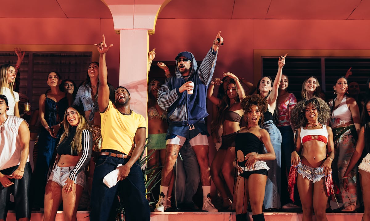 El equipo boricua detrás de la gira mundial de Bad Bunny "Debí Tirar Más Fotos"
