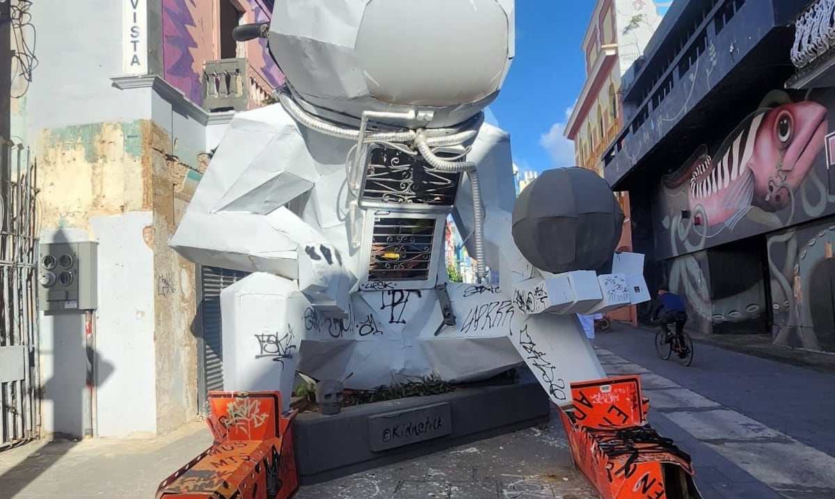 Causa para arresto contra sujeto que habría vandalizado una escultura en Río Piedras