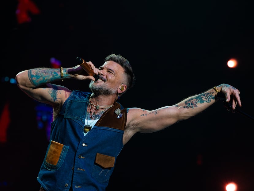 El viernes, 16 de enero de 2026, el cantante Pedro Capó cerrará la noche con su espectáculo.