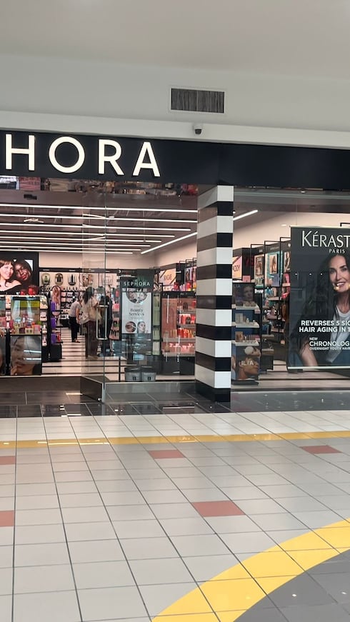 En mayo, Sephora abrió una tienda en el antiguo Las Catalinas Mall, ahora Shop @ Caguas, y proyecta la apertura de otro establecimiento en Plaza del Norte en Hatillo