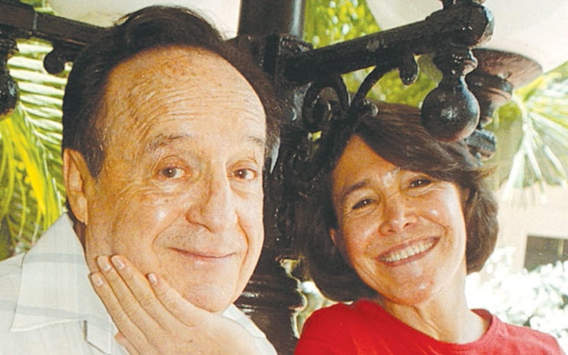 El actor sufría de complicaciones esporádicas que solía superar con descanso. En la foto, junto con su esposa, Florinda Meza (Archivo)