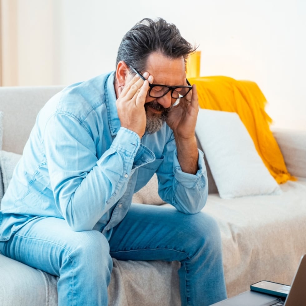 La forma en cómo reaccionamos a los factores estresantes de nuestra vida va a variar de acuerdo con cada persona. Cuando los factores estresantes están siempre presentes y te sientes constantemente atacado y esa reacción de alarma permanece activa.