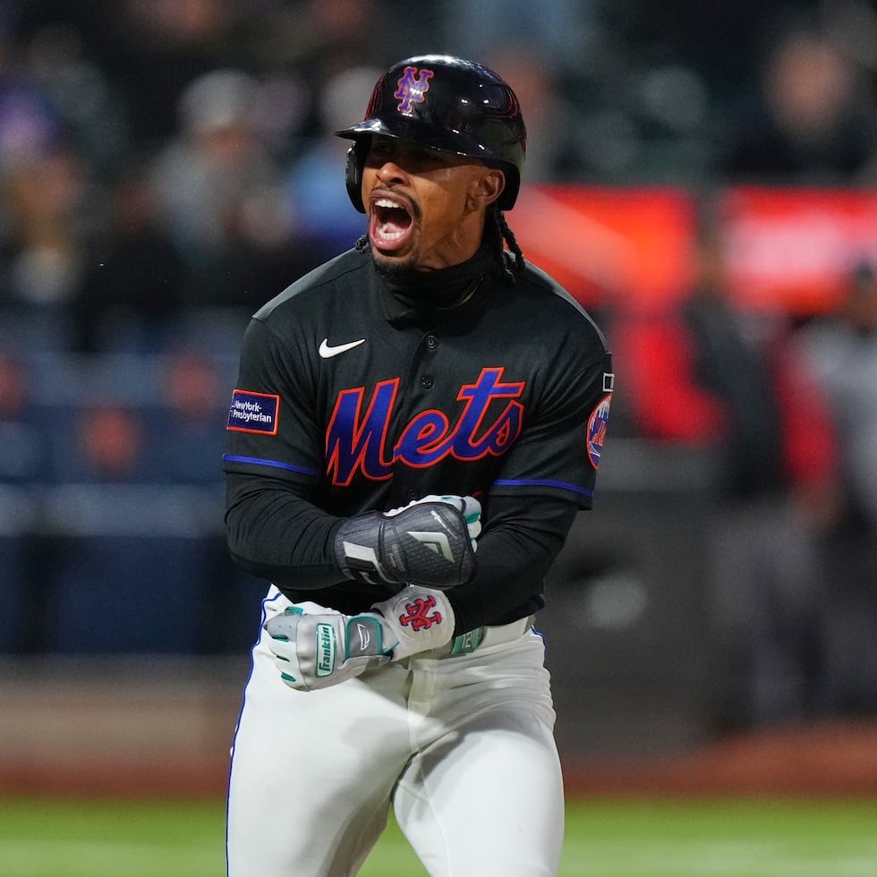 El boricua Francisco Lindor se lesionó la pantorrilla izquierda durante un corrido de bases.