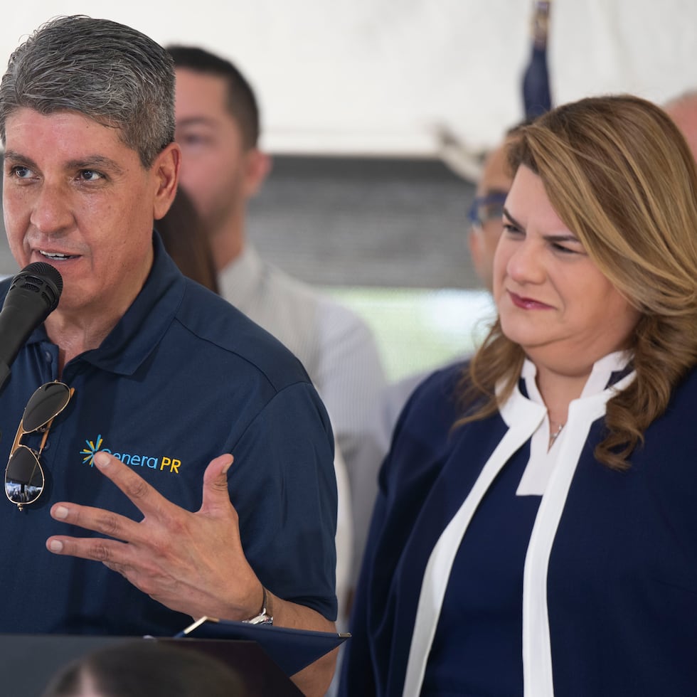 La gobernadora Jenniffer González, en la foto junto al portavoz de Genera PR, Iván Báez, se ha expresado conforme con el desempeño del operador de la flota.